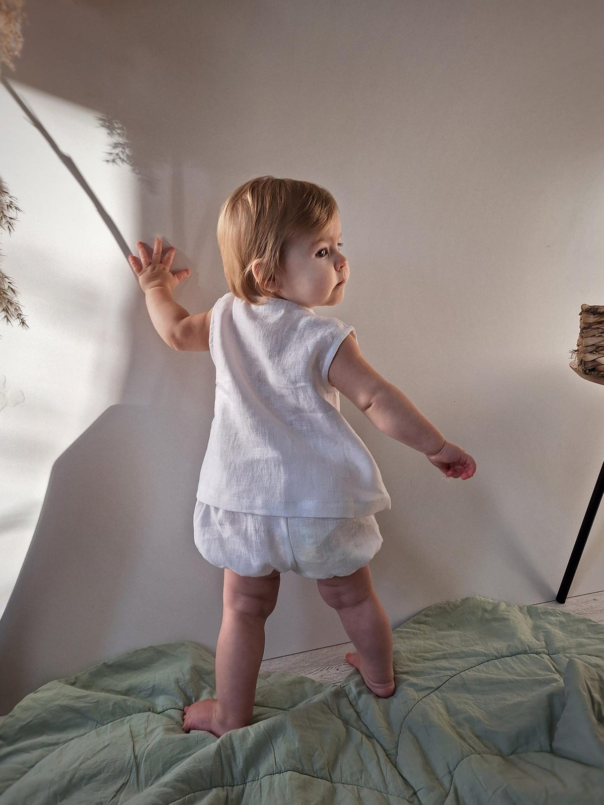 Lullowear® Handgefertigtes Baby- & Kleinkind-Set aus Naturleinen mit Ärmellosem Top und Bloomer-Hose