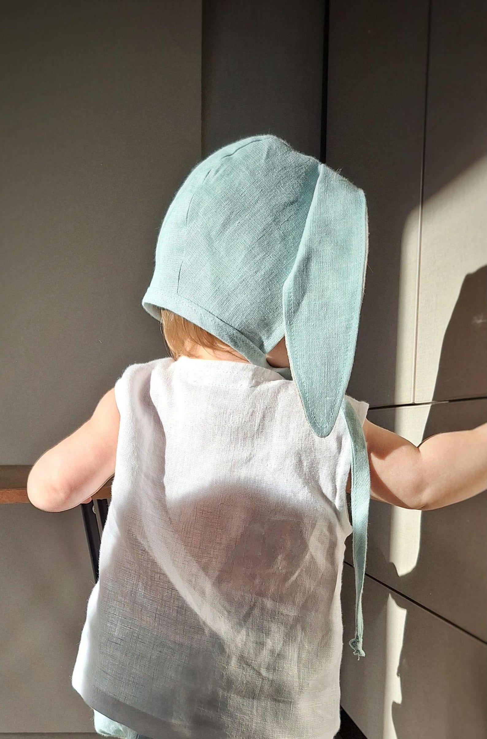Lullowear® Handgefertigte Baby-Mütze aus Naturleinen mit Hasenohren & Bindeband