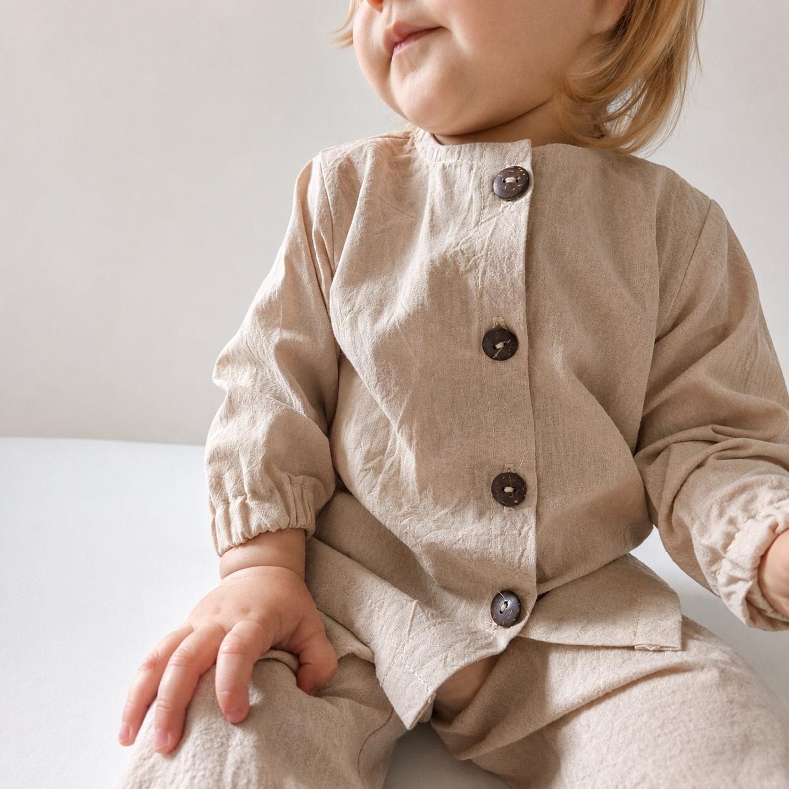 Lullowear® Handgefertigtes Baby-Set aus Bio-Baumwolle mit Langarmshirt & Jogginghose